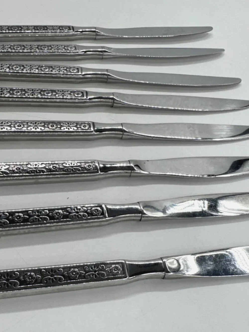 Oneida Distinction Deluxe CAPRI Dinner Knives Set of 8 Stainless Steel Floral HH